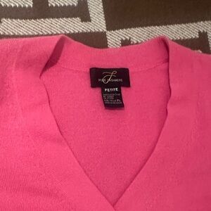 Pure Cashmere Women's V-Neck Sweater in Vibrant Pink
